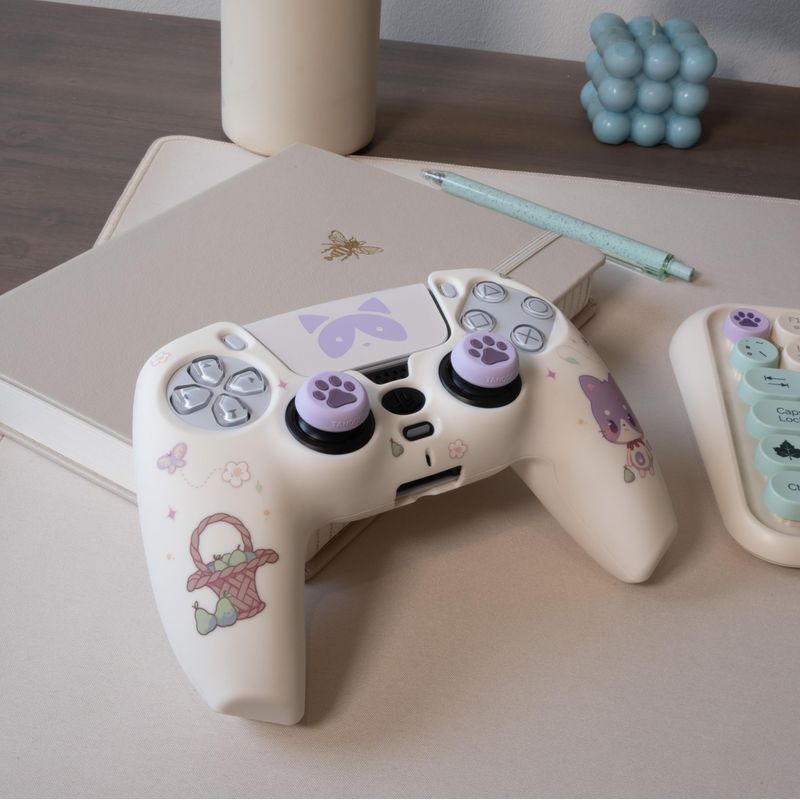 FUNDA SILICONA + GRIPS TANOOKI COMBO PACK MANEKI | PS5 - Imagen 17 de 24