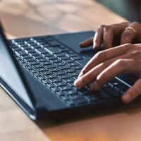 Miniatura 4 de PORTATIL GAMING HP VICTUS 15 CORE 7 - 240H, 16GB DDR4, 1TB SSD,  RTX 5060, 15.6" FHD/ FREEDOS